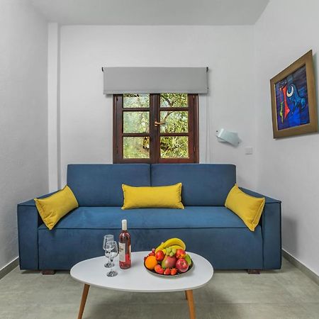 Eleon Suites Afytos Bagian luar foto