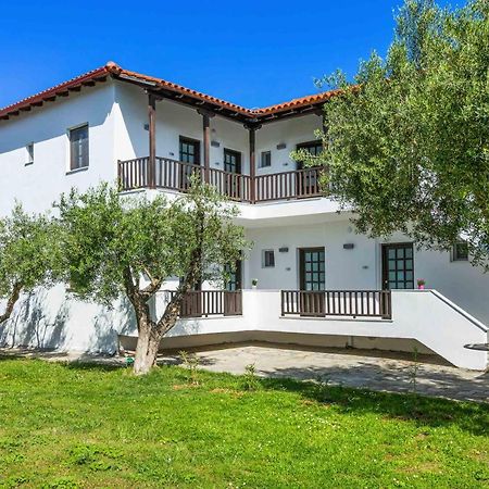 Eleon Suites Afytos Bagian luar foto