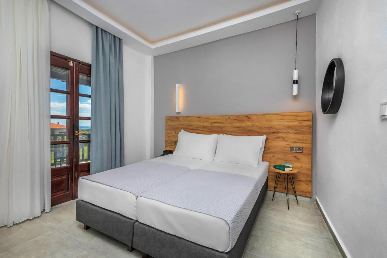 Eleon Suites Afytos Bagian luar foto