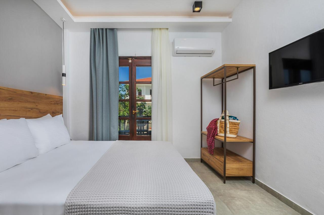 Eleon Suites Afytos Bagian luar foto