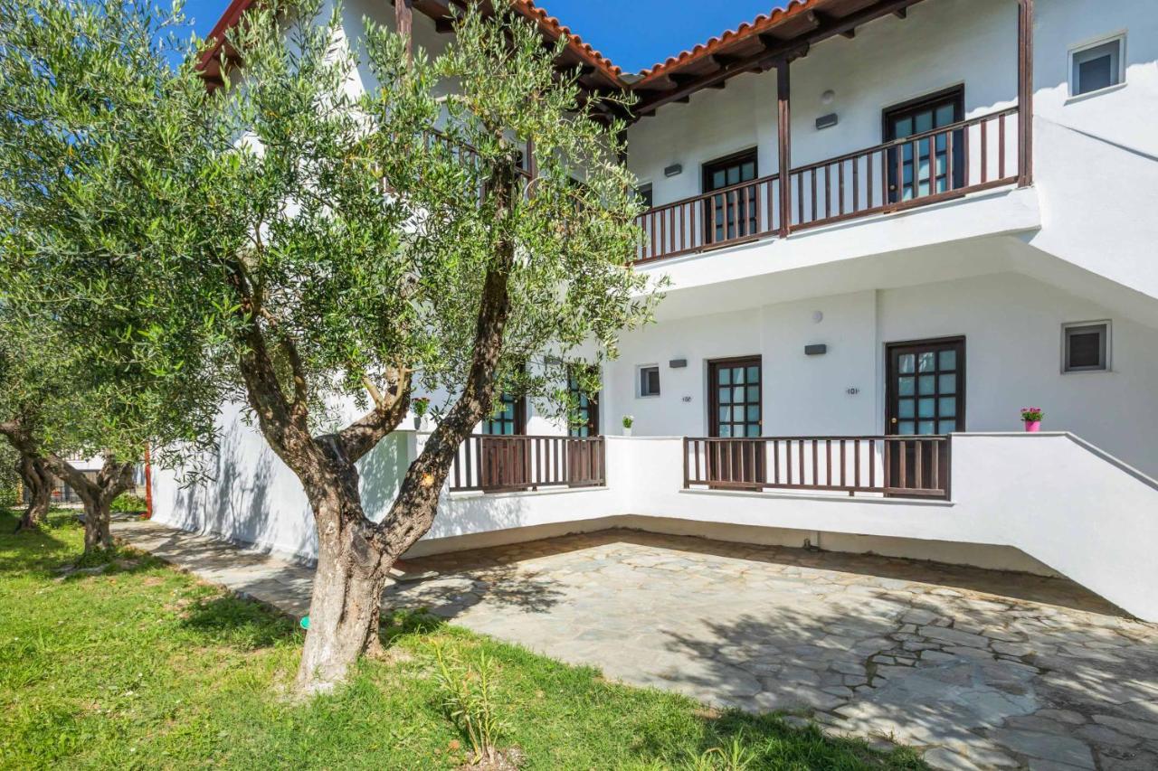 Eleon Suites Afytos Bagian luar foto
