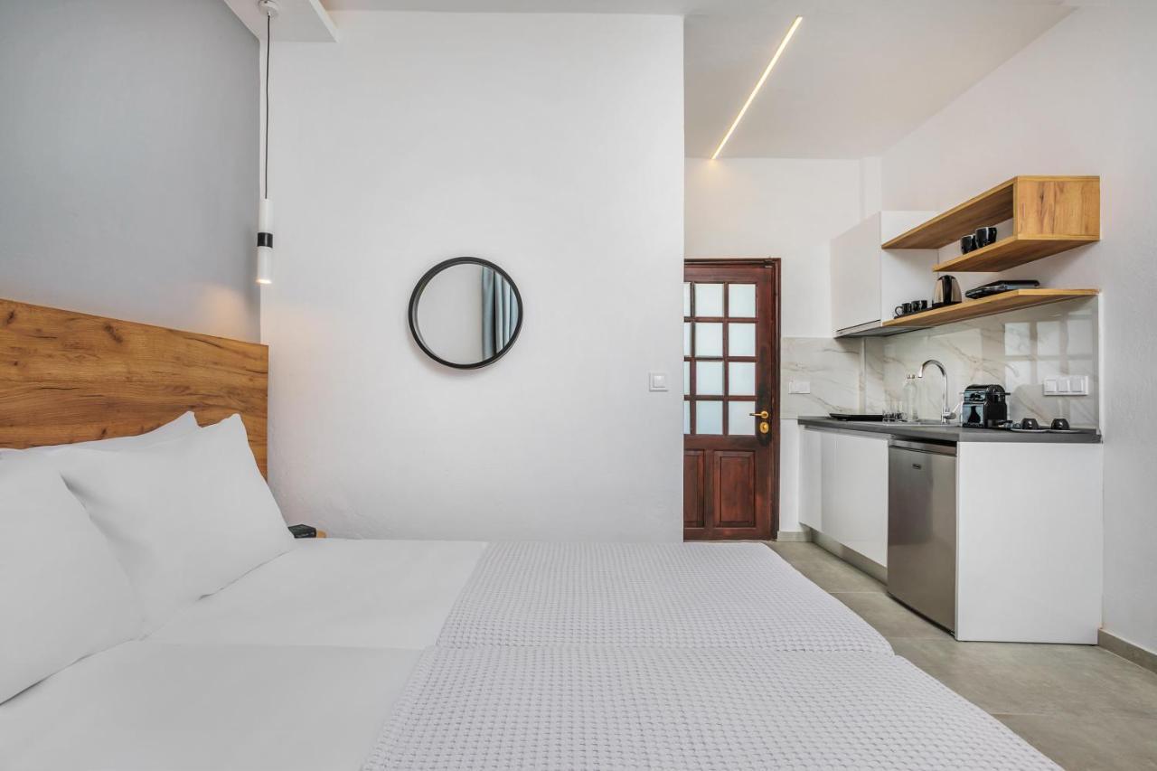 Eleon Suites Afytos Bagian luar foto