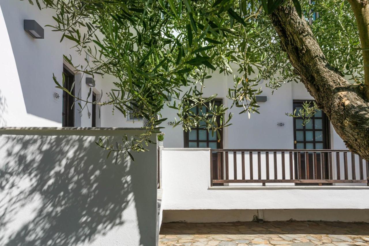Eleon Suites Afytos Bagian luar foto