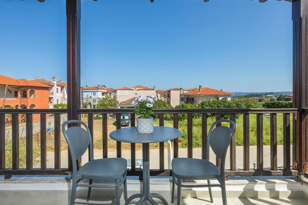 Eleon Suites Afytos Bagian luar foto
