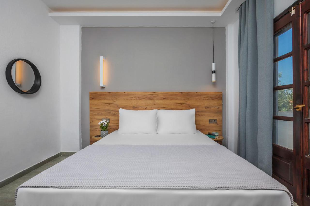 Eleon Suites Afytos Bagian luar foto